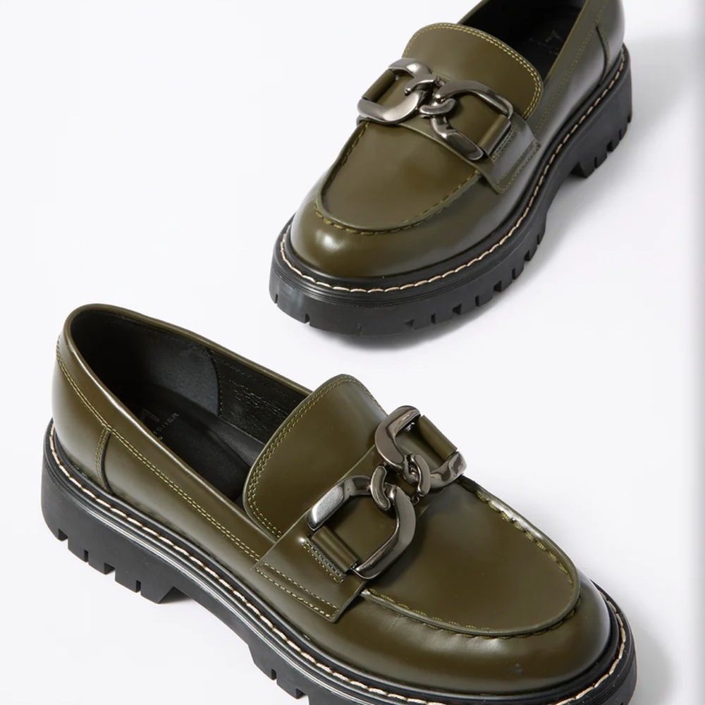 Marc Fisher Green Chunky Loafers with Glossy Finish - Picture 10 of 11